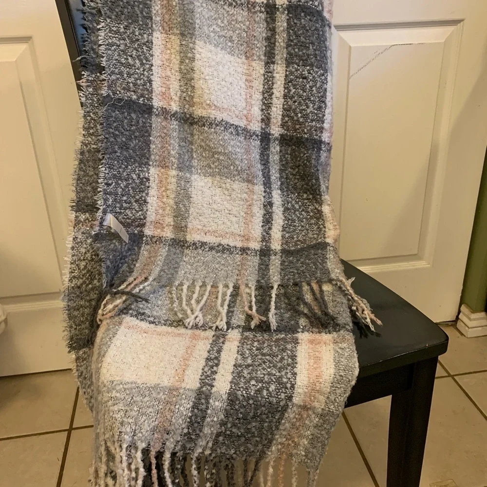 Plaid pink grey and white decorative‎ blanket